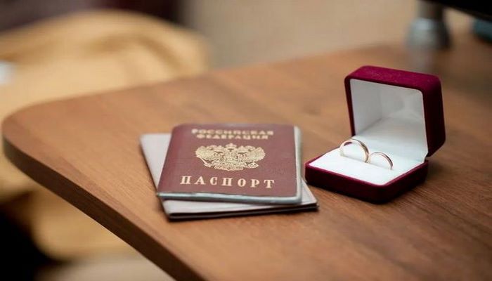 Rusiyada miqrantlar üçün qanunlar sərtləşdirilir: Vətəndaşlıq üçün nikah məsələsi dəyişdirildi
