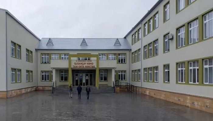 Şagirdə qarşı qeyri-etik hərəkət etdiyi iddia olunan müəllim və direktor işdən çıxarıldı