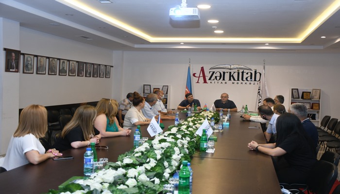 “Şairlik şöhrətinin kölgəsində qalmış mütəfəkkir: Nizami     Gəncəvinin elmi dünyagörüşü haqqında” adlı monoqrafiya müzakirə    edildi