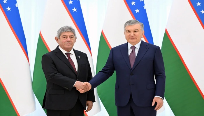 Şavkat Mirziyoyev Azərbaycan səfirinə "Mehnat Shuhrati" ordenini təqdim edib