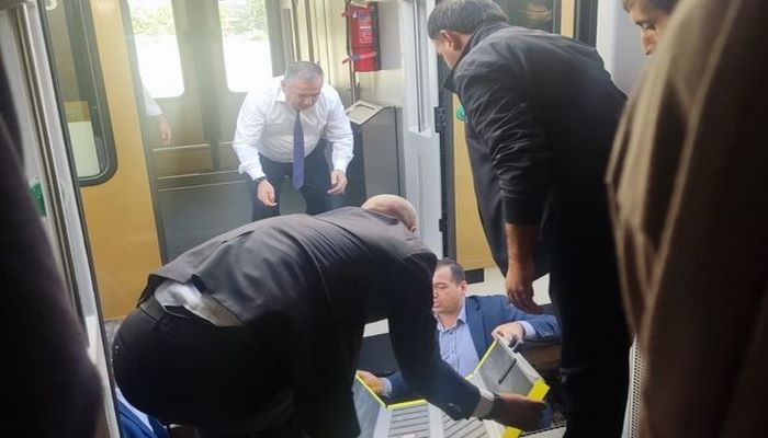 Sərnişinlər bir saatdan çox “həbs” edildilər: Bakı-Sumqayıt qatarında ciddi problem