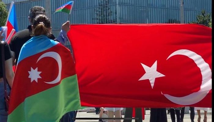 Шествие от Берна до Женевы под лозунгом "Карабах принадлежит Азербайджану!