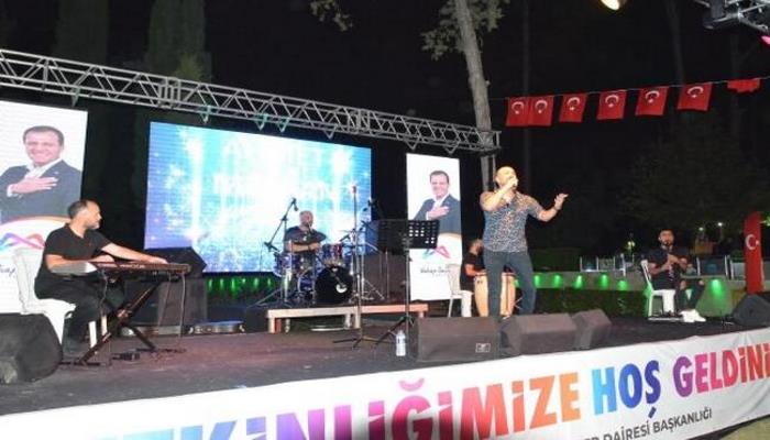 Sosyal mesafeli konserler coşturdu