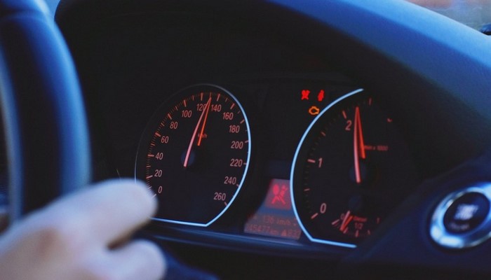 Sürücülük hüququ məhdudlaşdırılmış şəxsin avtomobil idarə etməsinə görə cərimələr artırılıb