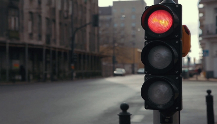 Svetoforun qırmızı işığında keçən və “protiv” sürənlər 100 manat cərimə olunacaq