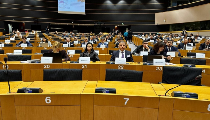 Tahir Mirkişili erməni spikeri susdurdu