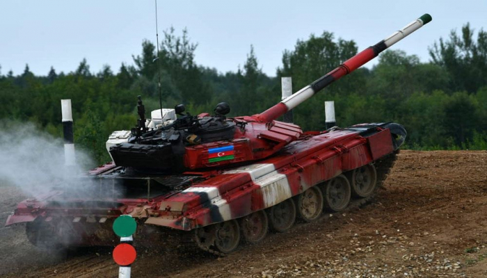 Азербайджанские танкисты уничтожили три условные цели