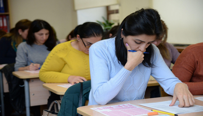 В Азербайджане сегодня сдают экзамен более 2300 учителей