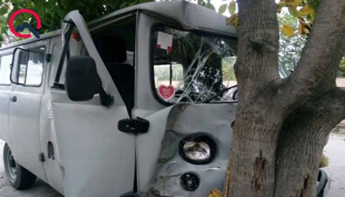 Tərtərdə təcili tibbi yardım maşını vuruldu