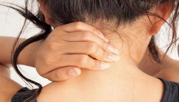 Tez-tez boyunu şıqqıldatmaq sinir sistemini pozur - İflic edir !