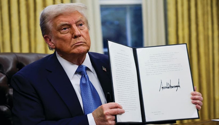 Tramp BCM əməkdaşlarına sanksiya tətbiq etdi