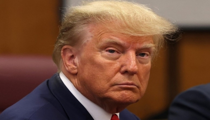 Tramp məxfi sənədlərlə bağlı məhkəmənin təxirə salınmasını istəyib