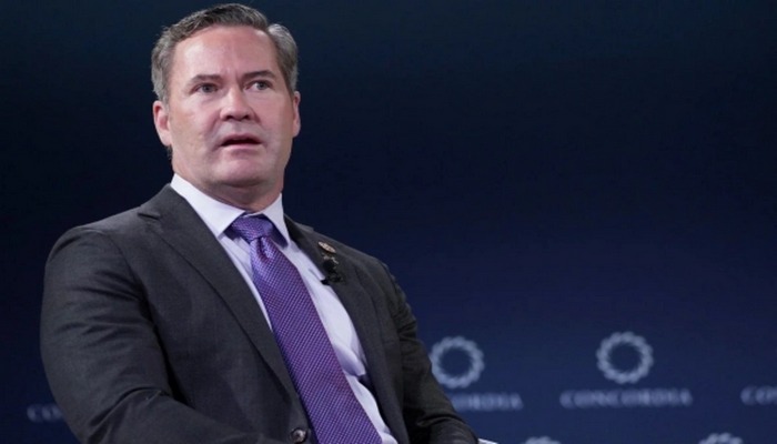 Trampın köməkçisi: "Zelenski qaş düzəldən yerdə göz çıxardı"