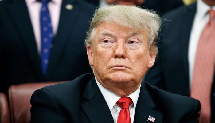 Trampın saxtakarlıq işi üzrə hökmü sentyabrın 18-nə təxirə salınıb