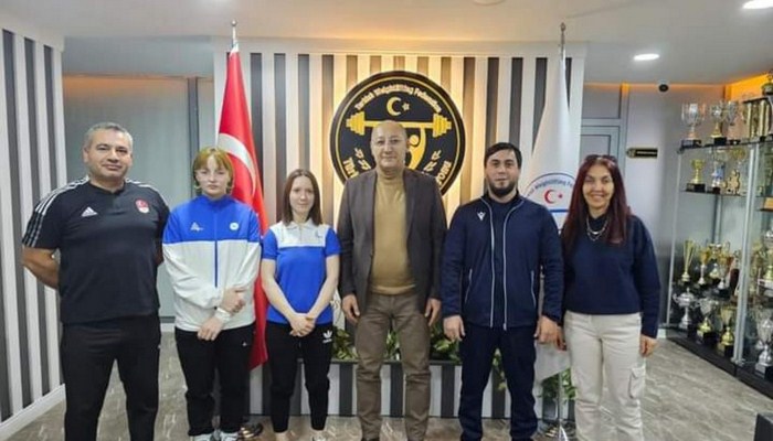 Türkiyə Ağırlıqqaldırma Federasiyasının prezidenti Azərbaycan yığmalarını ziyarət edib
