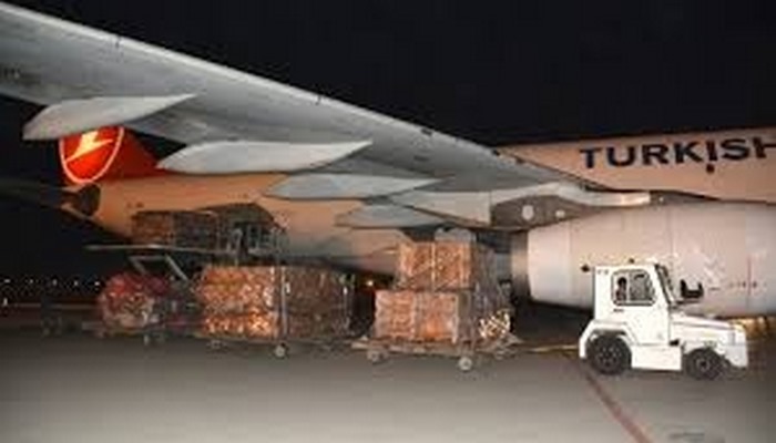 Türkiye'den tıbbi malzeme götüren yardım uçağı Özbekistan'da