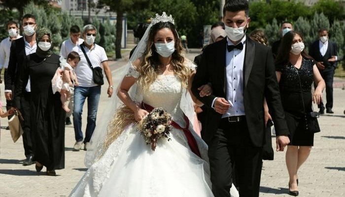 Türkiye’nin corona virüsüyle mücadelesi gündem oldu: Virüsü yenmek için sıradışı yöntem