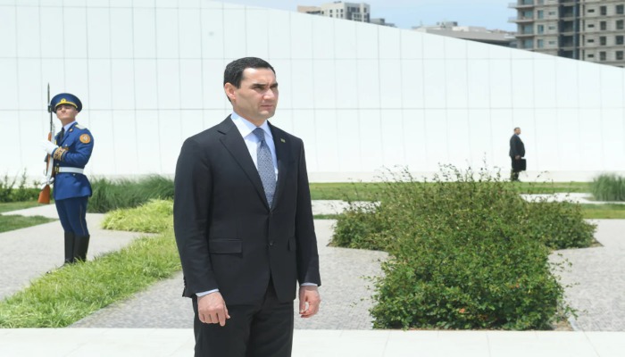 Türkmənistan prezidenti Zəfər parkını ziyarət edib - FOTO