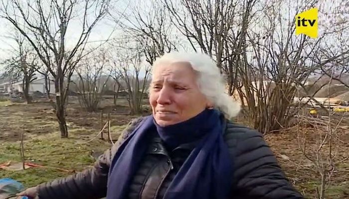 Üç övladını Xocalıda öz əlləri ilə basdıran Sədaqət Hüseynova onların məzarları başında - VİDEO