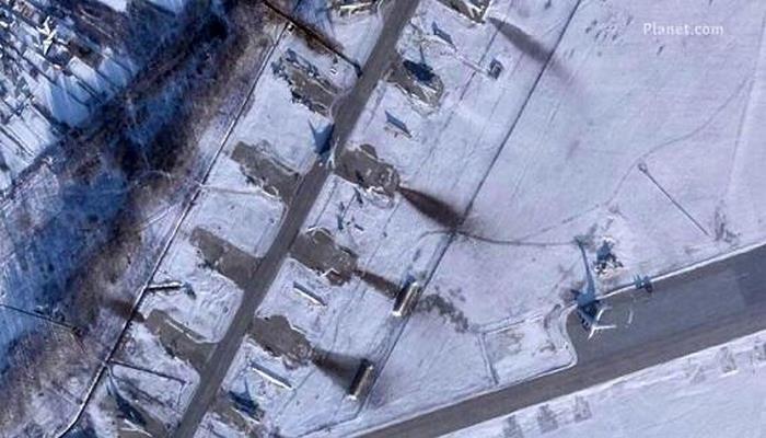 Ukrayna Novqoroddakı hərbi aerodroma hücum etdi