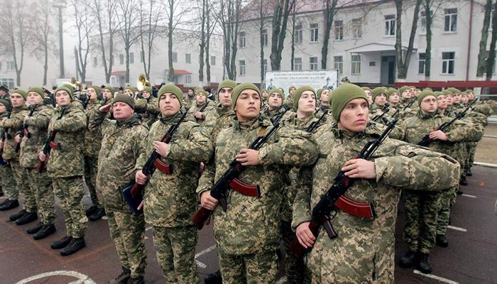 Ukraynada səfərbərlik yaşına çatmayan və ölkənin Silahlı Qüvvələri ilə müqavilə bağlayan gənclərə 24 min dollar veriləcək