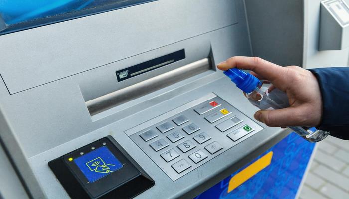 В Баку установлены дезинфекторы у банкоматов