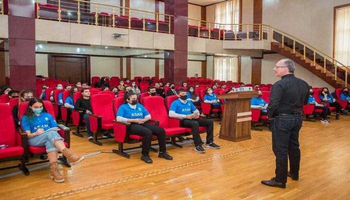 В БГУ проведен тренинг Карьера в Азербайджане в современных экономических реалиях