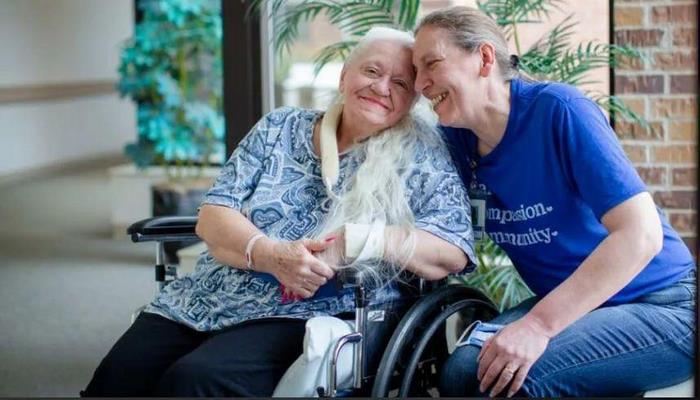 В США сестры нашли друг друга спустя 50 лет благодаря коронавирусу