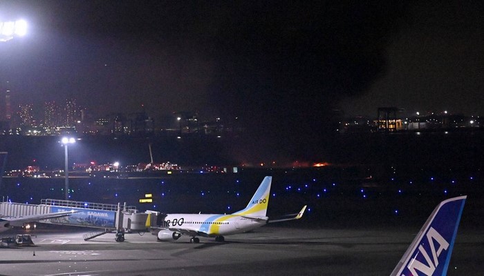 Yaponiyada hava limanındakı qəzadan sonra 150-dən çox reys təxirə salınıb