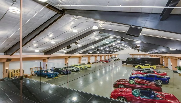 За 20 миллионов долларов вы получите шикарный особняк с гаражом на 100 автомобилей